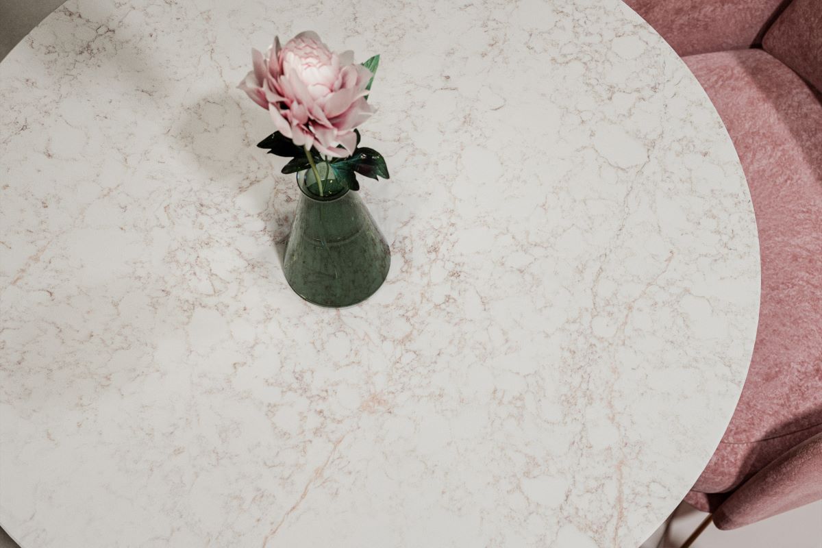 Ashton-Silestone-LeChic-RiviereRose_Table